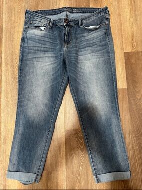 Signature by Levi Strauss Women's Faded Blue Cropped Jeans